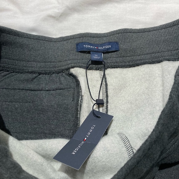 Tommy Hilfiger fleece sweat shorts, size medium + chunky knit hat! NWT! $107.50! - Picture 4 of 10